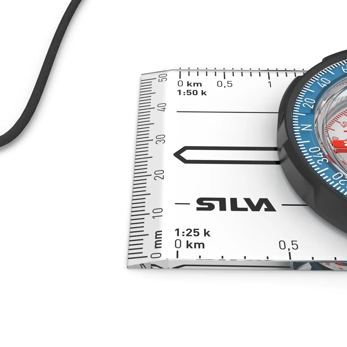 Détail de la plaque de la Silva Field : règle graduée, échelle 1:25 000 et logo Silva