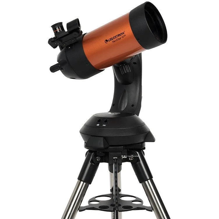 Celestron NexStar 4SE vu de côté avec chercheur StarPointer et raquette