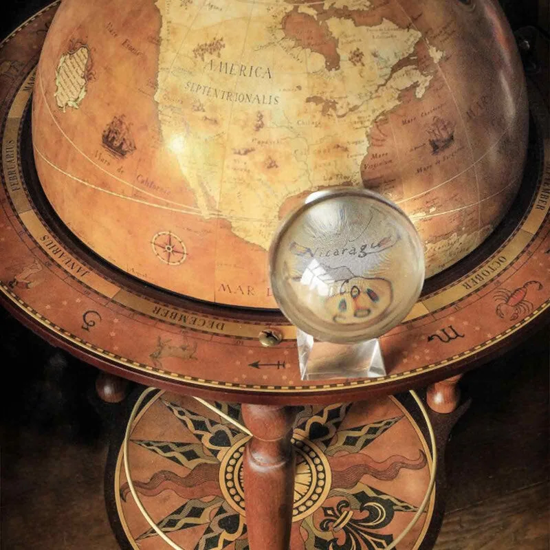 Détail de la carte ancienne et de la rose des vents du globe bar Zoffoli Da Vinci