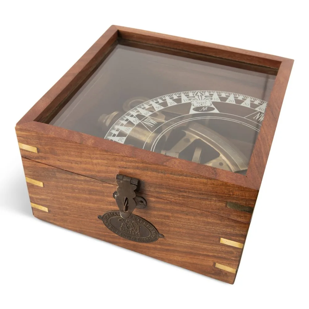 Coffret en bois à couvercle vitré du sextant KA032